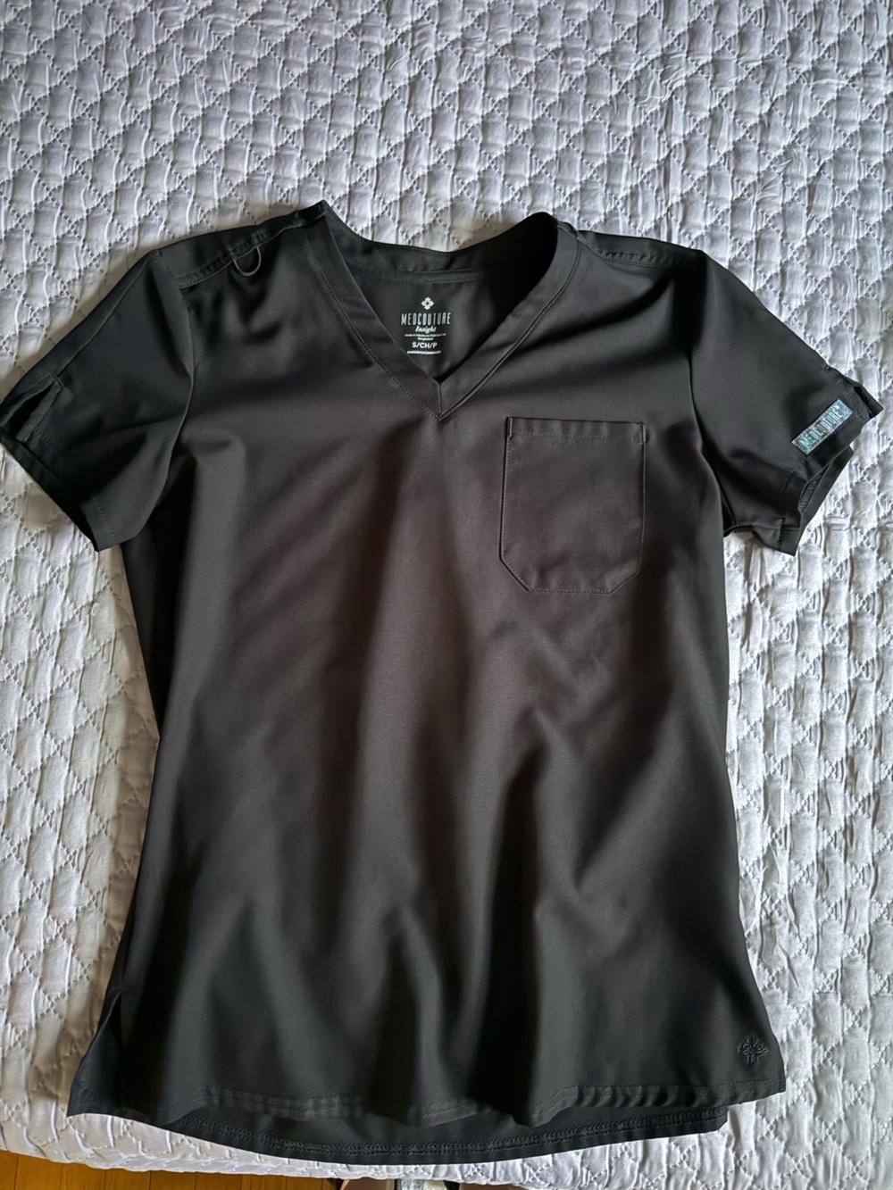 Med Couture Insight woman’s Black V-Neck Short Sleeve Scrub Top